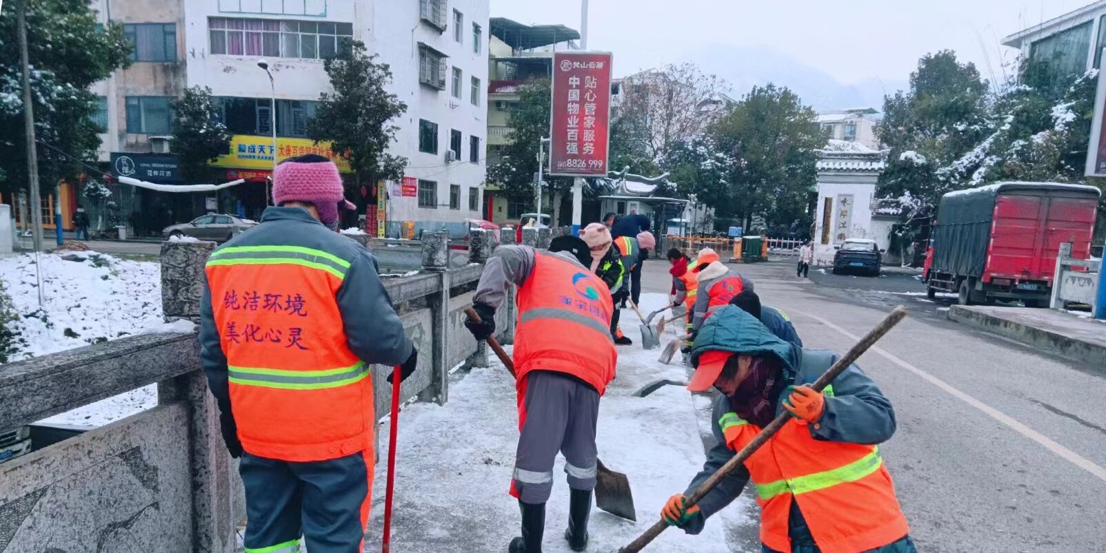 貴州銅仁：以雪為令！全力以赴除冰雪保暢通